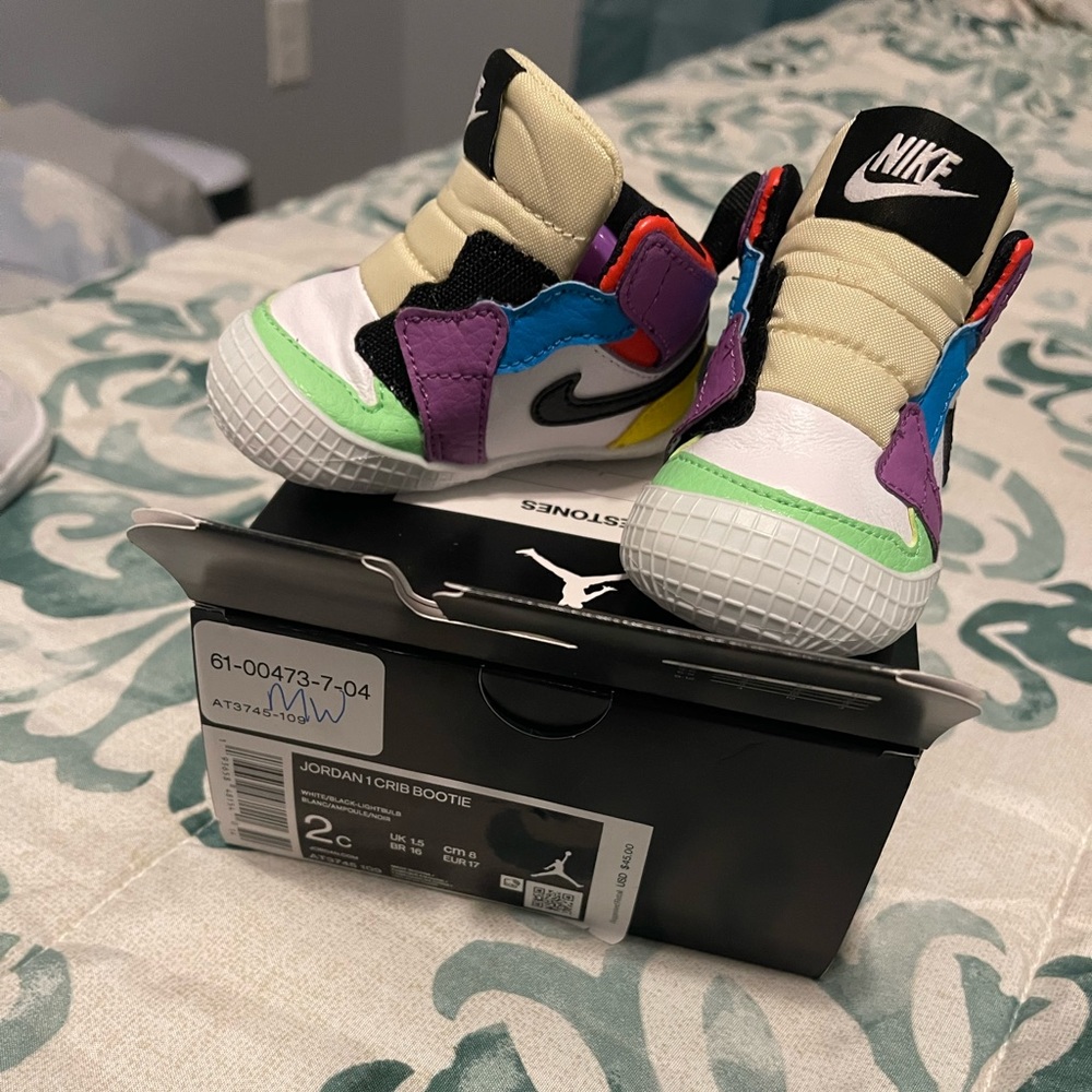 Jordan 1 crib bootie